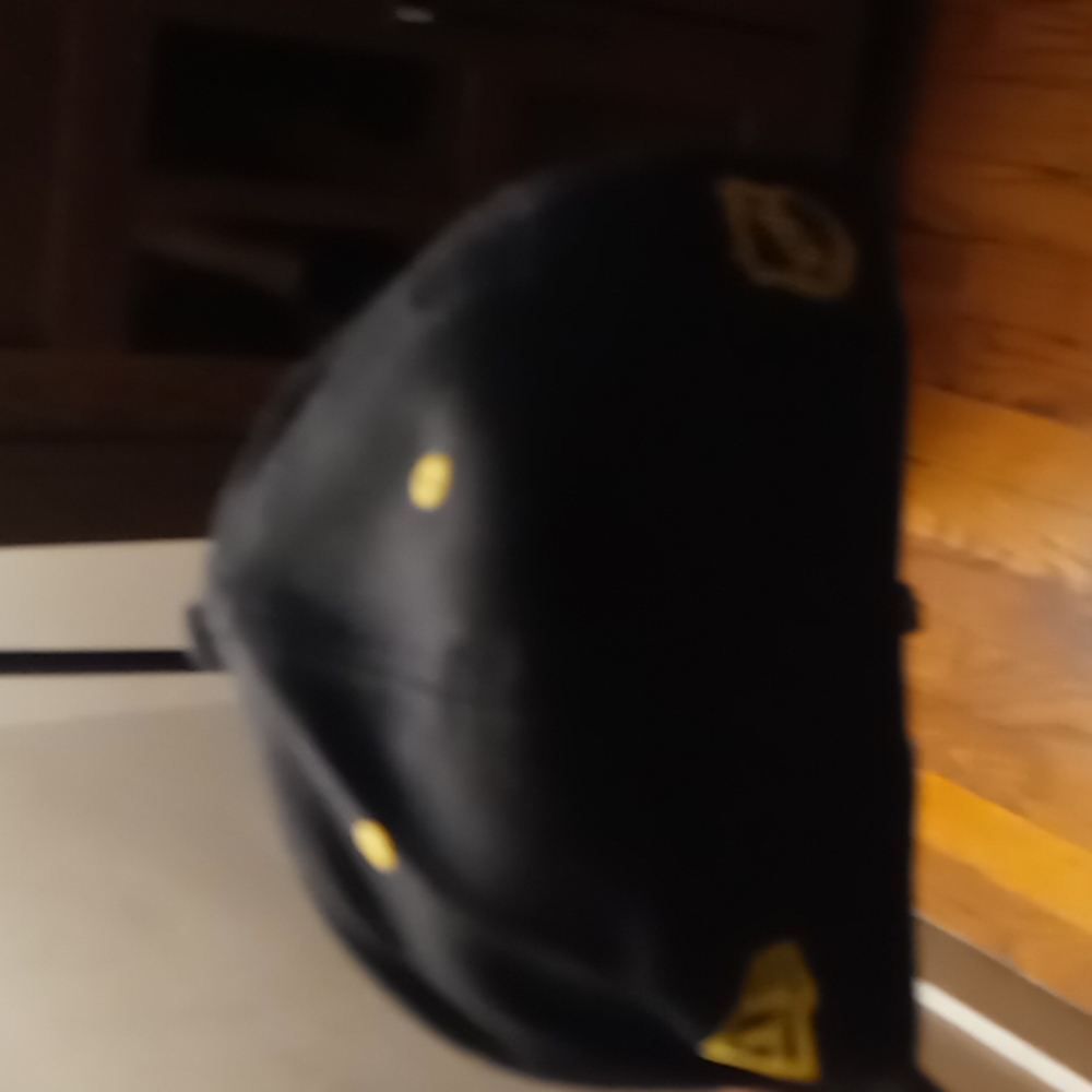 Bruins hat - Picture 3 of 10